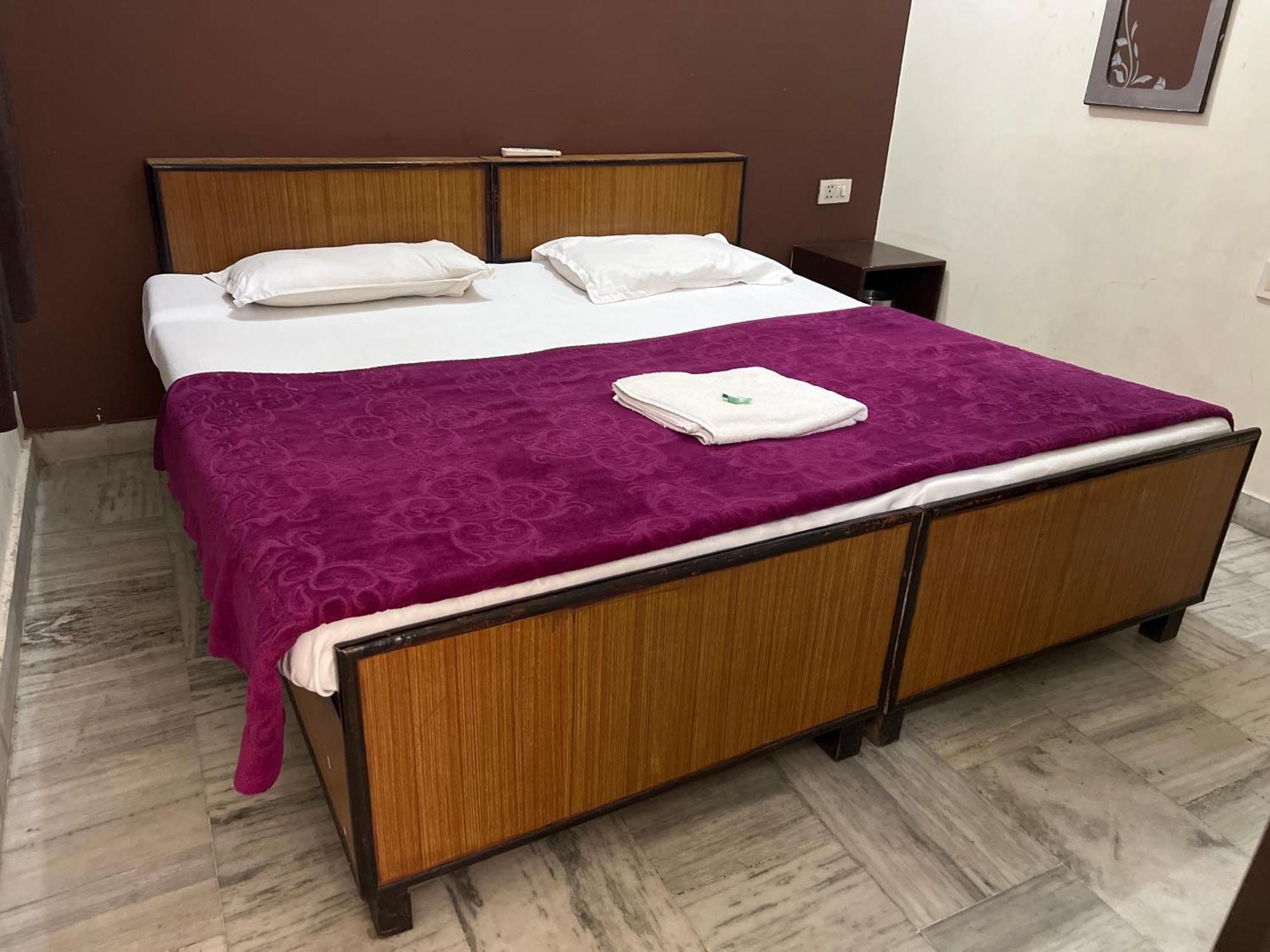 Raja Guest House -- Jalandhar Railway Station -- For Family, Couples, Travellers Luaran gambar