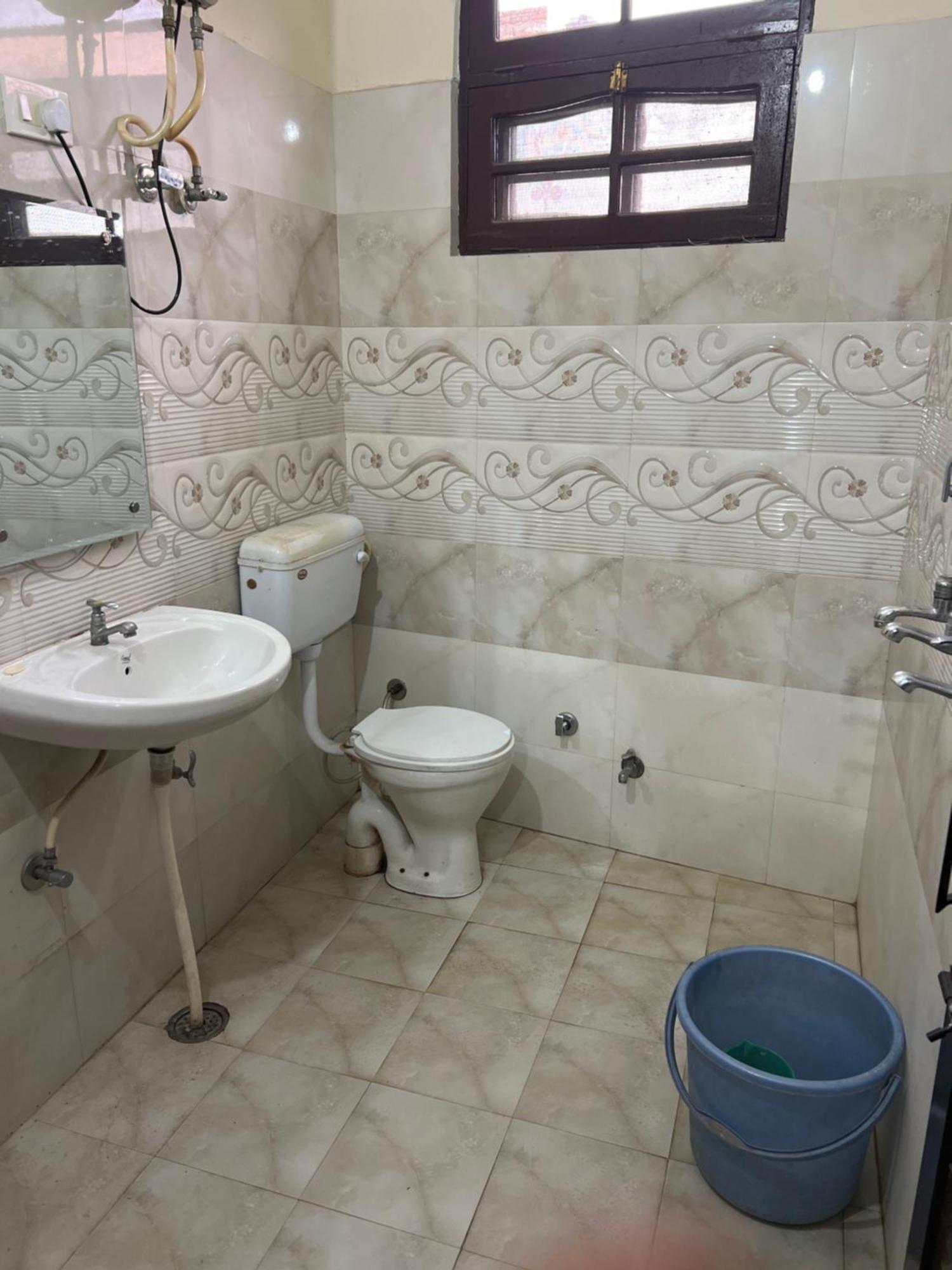 Raja Guest House -- Jalandhar Railway Station -- For Family, Couples, Travellers Luaran gambar